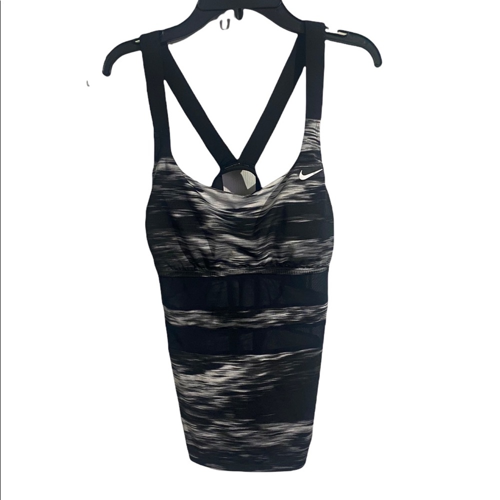 NIKE TANK TOP BLACK AND WHITE SIZE MEDIUM